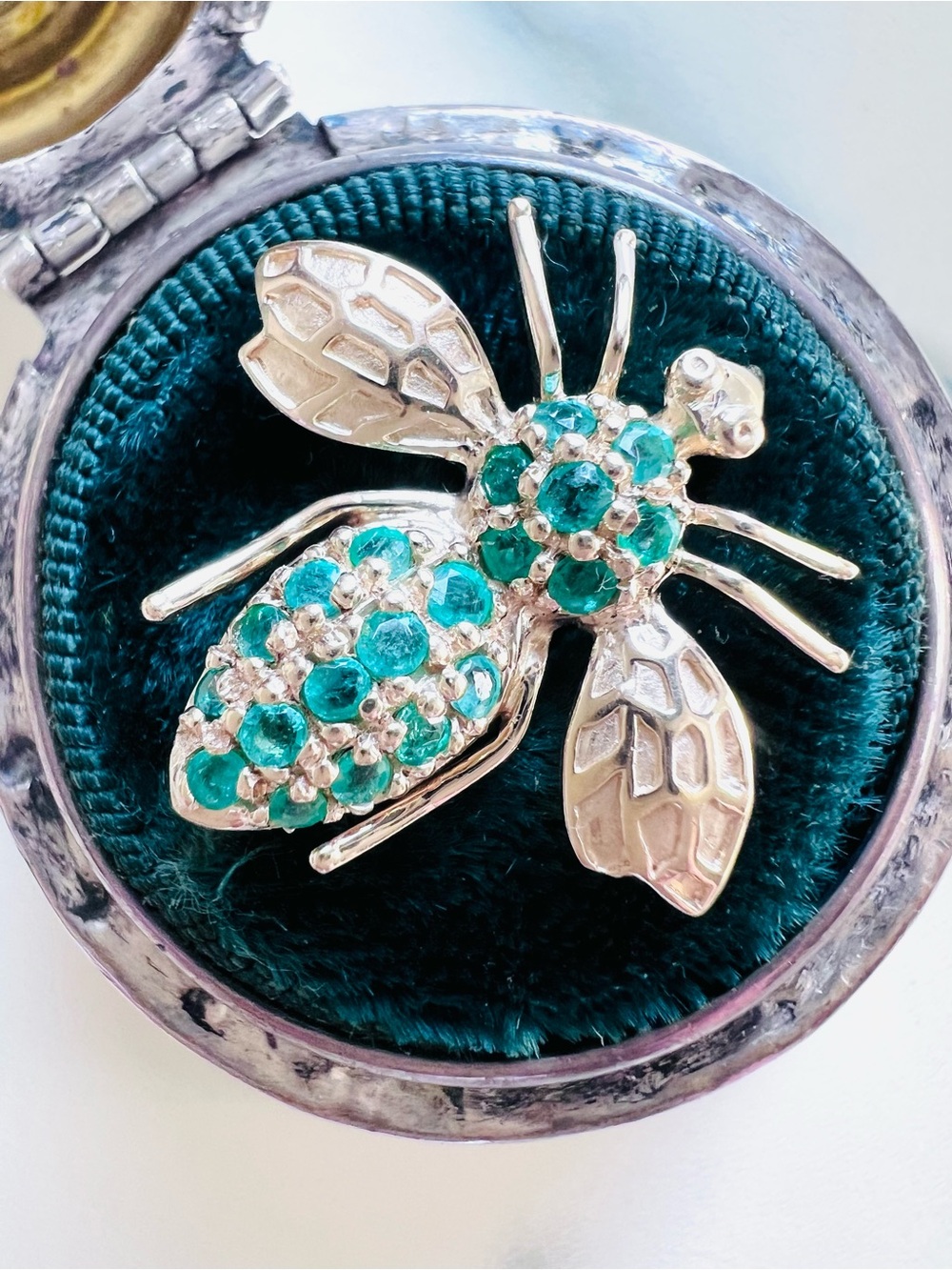 14K Gold and Emerald Honey Bee Brooch Pendant Mid-Century